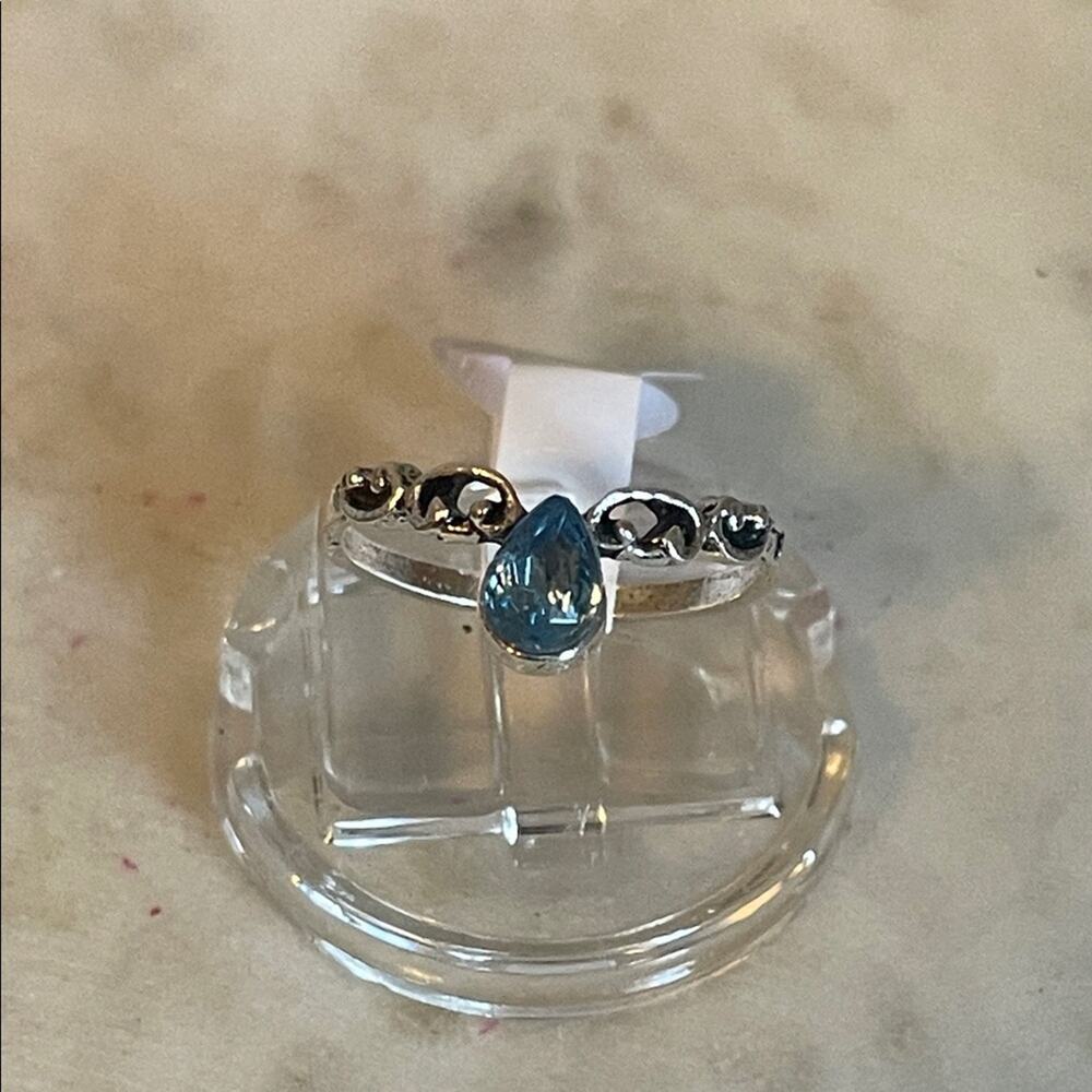 Elegant Silver and Blue Teardrop Ring 5